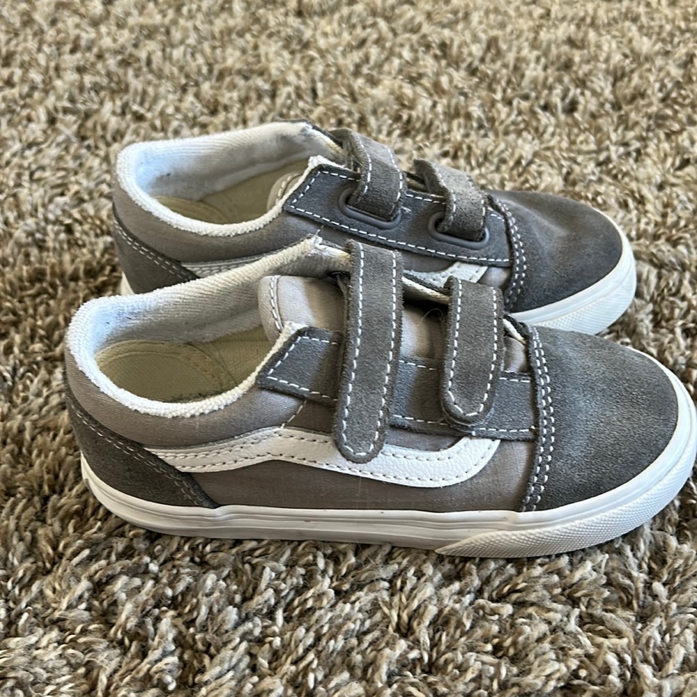Toddler Vans Old Skool velcro sneaker. Size 10.
